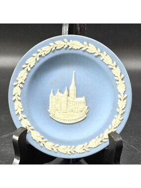Wedgwood Blue Jasperware Salisbury Cathedral Collector Plate England vl5042
